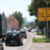 Mittwochnachmittag in Deiningen: Die beiden Bundesstraßen im Ries sind gesperrt. Im Laufe des Tages nimmt das Verkehrsaufkommen stetig zu, teilweise kommt es auf den Umleitungen zu Staus. 