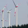 Streitfaktor Windkraft: In Wildpoldsried (Bild) stehen bisher sieben Windräder - weitere sollen folgen. In den Orten um Friedberg stellen sich die Bürger gegen Windkraftwerke.