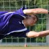 Nur fliegen ist schöner. Nachwuchskeeper Niklas Dittmann hat beim Bezirksligisten TSV Dinkelscherben den Kampf um den Posten zwischen den Pfosten aufgenommen. 