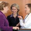 Verpufft die Familienpolitik der Bundesregierung wirkungslos? Bundeskanzlerin Merkel, Bundesarbeitsministerin Ursula von der Leyen und Bundesfamilienministerin Kristina Schröder (von links).