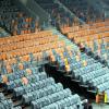 Eingemottet. Vor der Eröffnung der Ratiopharm-Arena 2011 verschwanden die Stühle unter Kunststofffolien. Und in Corona-Zeiten bleiben die Sitze jetzt leer.  Könnte eine Impfpflicht für Veranstaltungen helfen?