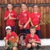 Die Bambini-Mannschaft des Tennis-Club Wittelsbach: (hinten von links) Constantin Reger, Julius Mayr und Max Kreutmayr, vorne von links Tim Schlötzer, Tim Nagel. Es fehlen Emilia Senda und Luis Santos. 	