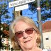 Gerda Ries gefällt es nicht, dass der Platz nach ihrem Bruder Helmut Haller benannt ist.