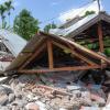 Ein Erdbeben mit der Stärke 6,9 hat die indonesische Insel Lombok erschüttert, die bei Touristen beliebt ist. Mindestens 98 Menschen starben, viele Häuser wurden zerstört.