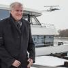 "Klare Entscheidung gegen die Staustufe": Horst Seehofer (CSU) auf einer Donau-Fahrt.
