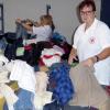 Unmengen von Kleidern haben die ehrenamtlichen Helfer der Rotkreuz-Läden aussortiert. Sie bitten darum, dass nur  einwandfreie und saubere Kleidung abgegeben wird.