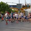 Beim Augsburger Firmenlauf gehen auch dieses Jahr wieder 12.000 Läuferinnen und Läufer an den Start.