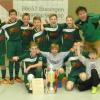 Die Fußball-U12 des TSV Nördlingen gewann den Vitus-Rieder-Pokal in Bissingen.Hinten rechts Trainer Rudi Mairoser. Vorne links der Torschützenkönig Tim Schmidt.