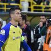 Al Nassr-Spieler Cristiano Ronaldo betritt das Spielfeld vor seinem Pflichtspiel-Debüt für Al-Nassr. Die Meisterschaft verpasste er mit seinem neuen Club.