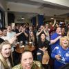 Fans von Leicester City schauen sich in einem Pub das Spiel der Konkurrenz aus Tottenham an.