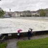 Am Landsberger Lechwehr bietet das Hochwasser ein beeindruckendes Schauspiel.