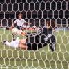 Das WM-Halbfinale 1990: Der englische Abwehrspieler Stuart Pearce scheitert an Bodo Illgner.  Die deutsche Mannschaft gewann am Ende mit 4:3. 