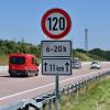 Das neue Tempolimit auf der A8 beginnt in Richtung München auf Höhe der Autobahn-Raststätte Edenbergen.