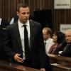 Oscar Pistorius bestreitet die tödlichen Schüsse nicht, beteuert aber, er habe in später Nacht hinter einer verschlossenen Tür einen Einbrecher vermutet.