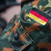 Ein 25-Jähriger hat nun Ärger mit der Polizei, weil er eine Bundeswehruniform trug.