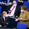 Bundesminister Olaf Scholz und Peter Altmaier mit Kanzlerin Angela Merkel.