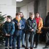 Schüler füllen die Zeitkapsel und feiern die symbolische Grundsteinlegung am Freitag im Rohbau der neuen Montessori-Schule in Oettingen. 