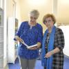 Sie leiten die neue Gemeindebücherei in Buchdorf: Elke Drescher (links) und Ursula Kneißl-Eder.