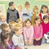 Kinder im Lechfeld-Kindergarten Untermeitingen bekommen mit der Maus die Mülltrennung erklärt. 