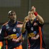 Younes Behanda (r) feiert mit einem Teamkollegen ein Tor für den HSC Montpellier. Foto: Vincent Damourette dpa