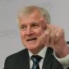 Horst Seehofer spricht sich nach den massiven Übergriffen auf Frauen in Köln für härtere Strafen aus. 