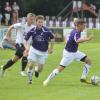 Ein ganz starkes Spiel lieferte Dinkelscherbens Christian Wink (am Ball) beim 3:0-Sieg des TSV gegen die TSG Untermaxfeld. Der Angreifer legte das 2:0 auf und erzielte mit seinem ersten Saisontreffer den Endstand. Links Alexander Berchtenbreiter. 
