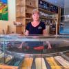Hitze
Elizabeth Stück verkauft in ihrem Eiscafé Tutti Frutti in Friedberg bei der augenblicklichen Hitze besonders viel Fruchteis.
