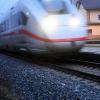 Wo sollen die Schienen für die geplante ICE-Strecke zwischen Ulm und Augsburg entlanglaufen?