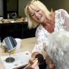 Michaela Hansmann leitet seit vielen Jahren das Kosmetikseminar am Klinikum ehrenamtlich.