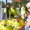 Die Aktionsgemeinschaft Neusäß übernahm die Verköstigung der Teilnehmer mit Obst und Getränken beim Volkslauf.