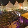 Mehr als 3500 Menschen haben am Gumpigen Donnerstag beim Hexentanz in Lauingen gefeiert. 