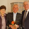 Marianne und Leonhard Schmelcher freuten sich über den Besuch von Bürgermeister Martin Walch, der gratulierte.  	