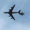 Zwei Kampfflugzeuge und eine Passagiermaschine? Was war am Mittwochnachmittag über dem Himmel von Hochwang los? Möglicherweise handelte es sich um den Stratotanker KC-135 von Boeing, der die Kampfjets betankte. 