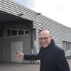 Im einstigen Poststützpunkt an der Klemens-Mengele-Straße in Dillingen, der seit drei Jahren leer steht, soll sich bald wieder Leben regen. Der Höchstädter Immobilienunternehmer Hannes Geierhos hat für die Wiederbelebung einen Bio-Supermarkt an Land gezogen.  	