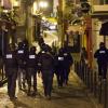 Bewaffnete Polizei sichert die Straßen in Paris nach den Anschlägen.