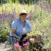 Urwüchsig und wild erscheint der Garten von Christa Bauer. Und tatsächlich geht es der Vorsitzenden des Gartenbauvereins Weil nicht nur um schöne Blüten: Diese sollen auch insektenfreundlich sein. 