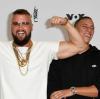 Die Rapper Kollegah (links) und Farid Bang bekamen einen Echo. Die Aufregung darüber war nicht nur bei der Preis-Verleihung groß. 