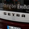 Eine Umstellung bei internen Prozessen hat bei Evobus zu Problemen geführt, viele Fahrzeuge standen lange im Hof des Werks in Neu-Ulm. 	