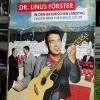 Linus Förster inszenierte sich als Politiker gerne etwas anders. Hier auf einem Wahlplakat von 2013 als Musiker.