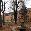 Das ehemalige Servatius-Stift im Hochfeld wird abgerissen. Auf dem 14500 Quadratmeter großen Grundstück sollen Wohnungen entstehen, die in Augsburg dringend gebraucht werden. 