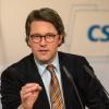 CSU-Generalsekretär Andreas Scheuer findet, dass die CSU mit ihren Forderungen zur Reduzierung der Flüchtlingszahlen Schaden vom deutschen Parteiengefüge fernhält. 