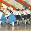 Im Jahr 1989 feierte die D‘Burgstaller das Bezirkstrachtenfest mit Fahnenweihe. Die damaligen Jugendlichen sind inzwischen groß geworden. 