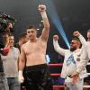 Marco Huck feiert seinen Sieg im Schwergewichtskampf gegen Yakup Saglam.