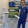 Das Therapiezentrum Burgau hat ein neues Gerät. Martin Rosenfelder, wissenschaftlicher Mitarbeiter, stellt es vor. 	