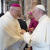 Papst Franziskus (rechts) mit dem Bischof von Stockholm, Anders Arborelius. Er ist einer der beiden hochrangigen Bischöfe, die das Erzbistum Köln einer Apostolischen Visitation unterziehen.