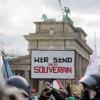 Vor dem Brandenburger Tor kam es zu Protesten gegen die Corona-Politik der Regierung. Gesundheitsminister Spahn sagte: „Ich gebe Ihnen mein Wort: Es wird keine Impfpflicht geben.“