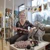 Ramona Albrecht fertigt in ihrer Schondorfer Hundemanufaktur Ammerdog Accessoires für den Hund. 