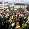 Verdi macht Kundgebung am Streiktag. Zuvor Demos Willy-Brandt-Platz und Kälberhalle in Richtung Rathaus                                          