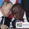 Wladimir Putin, Präsident von Russland, im Gespräch mit Cyril Ramaphosa, Präsident von Südafrika.