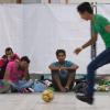 Von der Erstaufnahme zum Sportplatz oder in die Schwimmhalle: Immer mehr Flüchtlinge entdecken die Sportvereine für sich. Künftig soll ein „Bundesfreiwilligendienst mit Flüchtlingsbezug“ bei der Integration helfen.